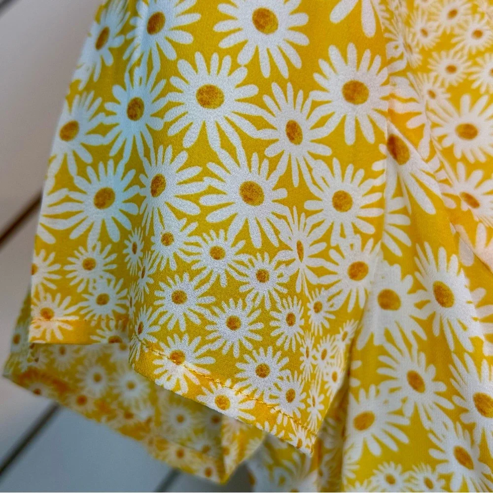SMAK POLOUR - Yellow & White Daisy Collared Bow Blouse - Size S - Picture 7 of 15